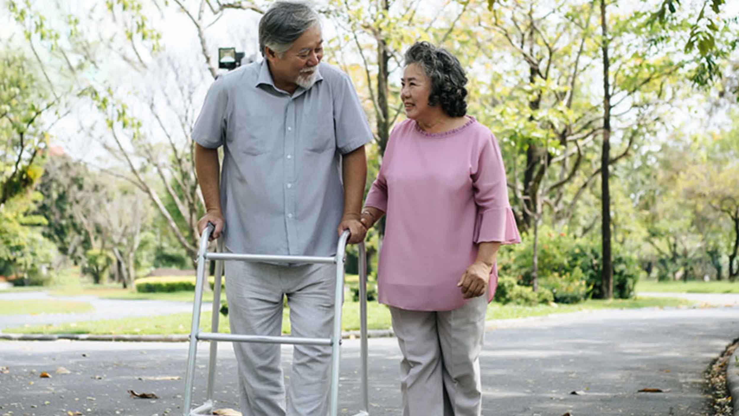 Informasi Kesehatan_2496x1404Langkah-langkah Mencegah Resiko Terjadinya Jatuh pada Senior